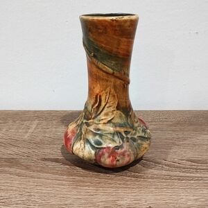 Weller 1920s Baldin Apple Vase Pottery